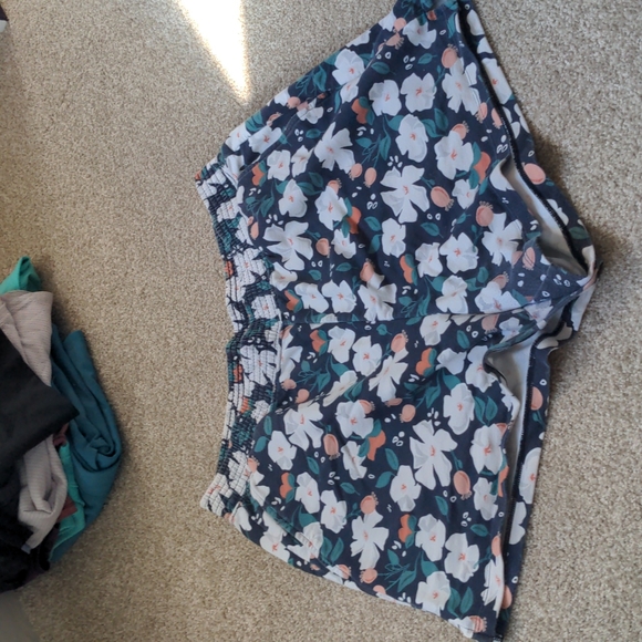 Uniqlo Shorts - Picture 1 of 1